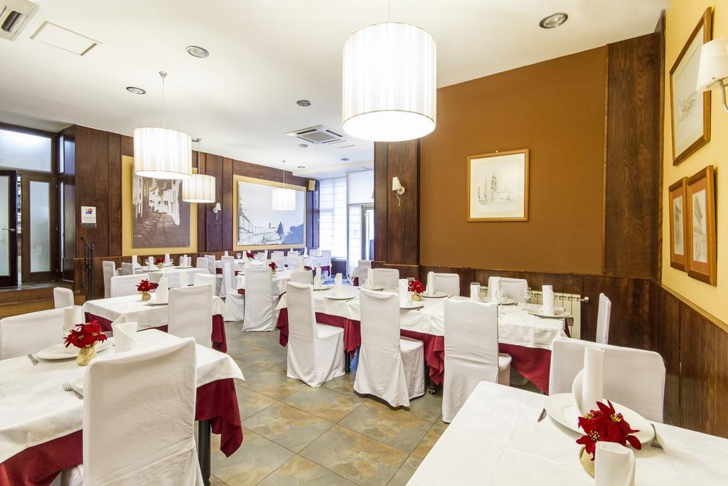Hostal Restaurante Alarico Allariz Ngoại thất bức ảnh